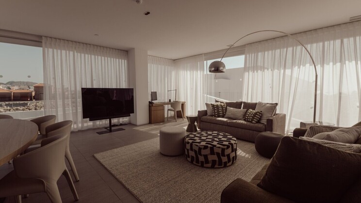 Private Pool and Jacuzzi Infinity Indulgence